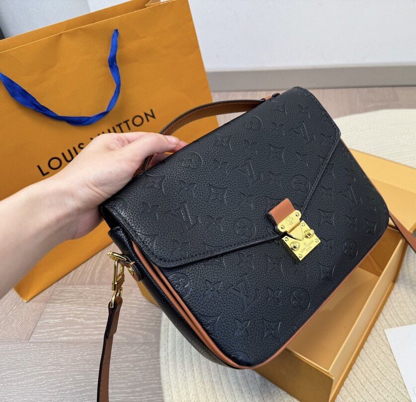 LV Pochette Métis Bag