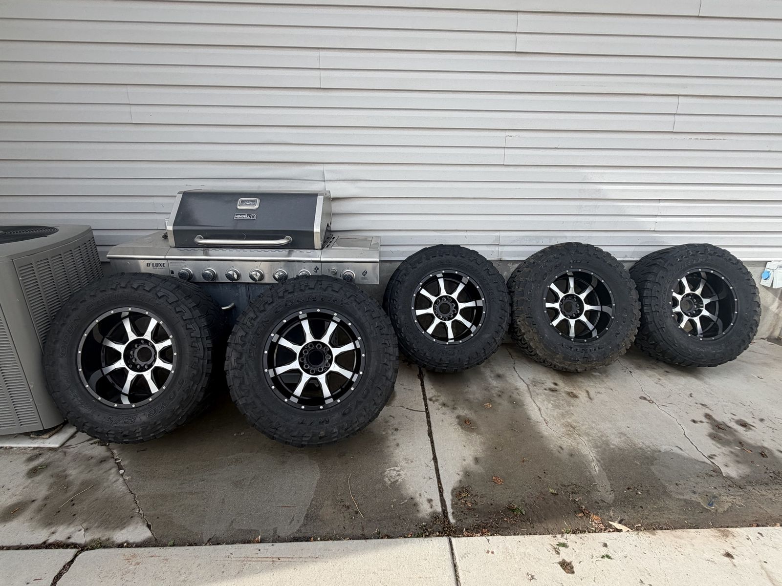 Set of (5) 18x10 M097 Moto Metal Wheels