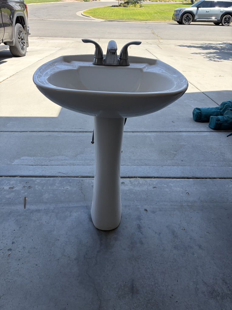 Pedestal Sink W/Faucet