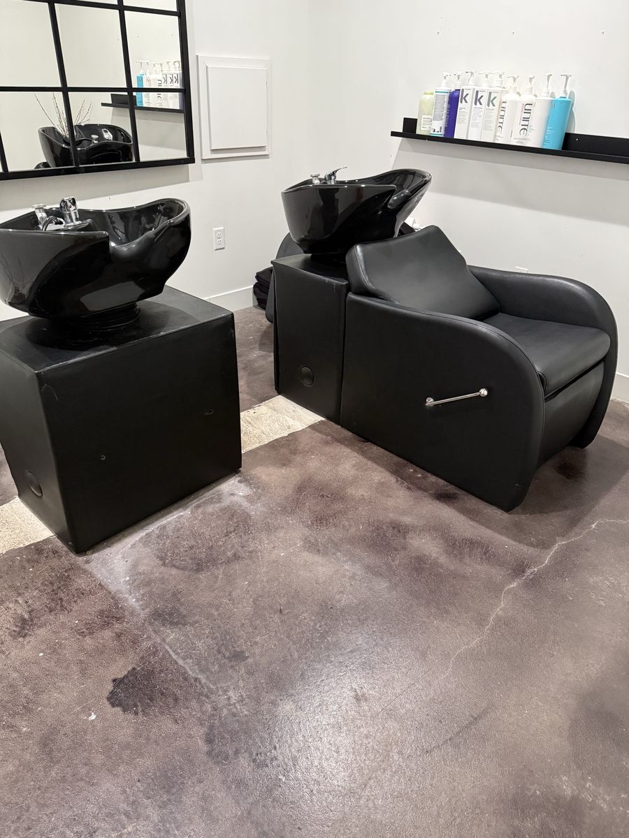 Salon shampoo bowl