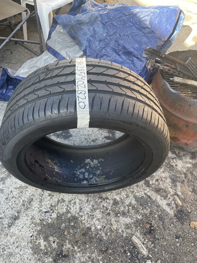 285/40/20 NEW ATTURO TIRE