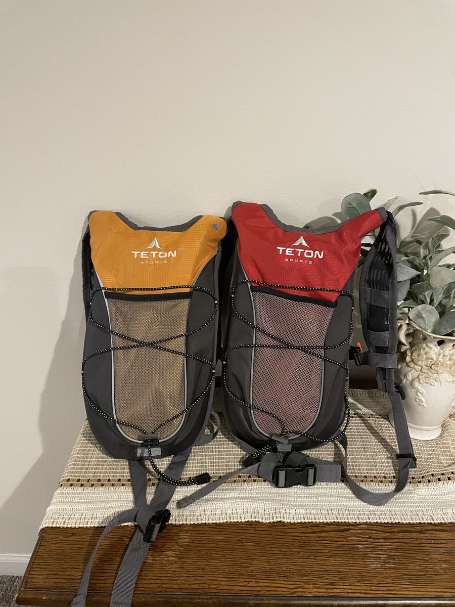 2 NEW TETON Sports TrailRunner 2.0 Hydration Packs