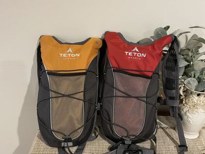 2 NEW TETON Sports TrailRunner 2.0 Hydration Packs