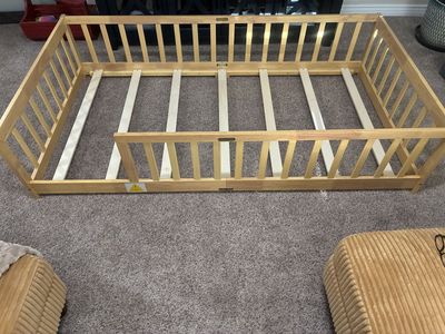 Twin Floorbed W/ slats