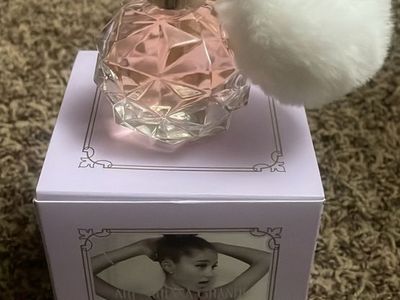 Ariana Grande Ari Perfume