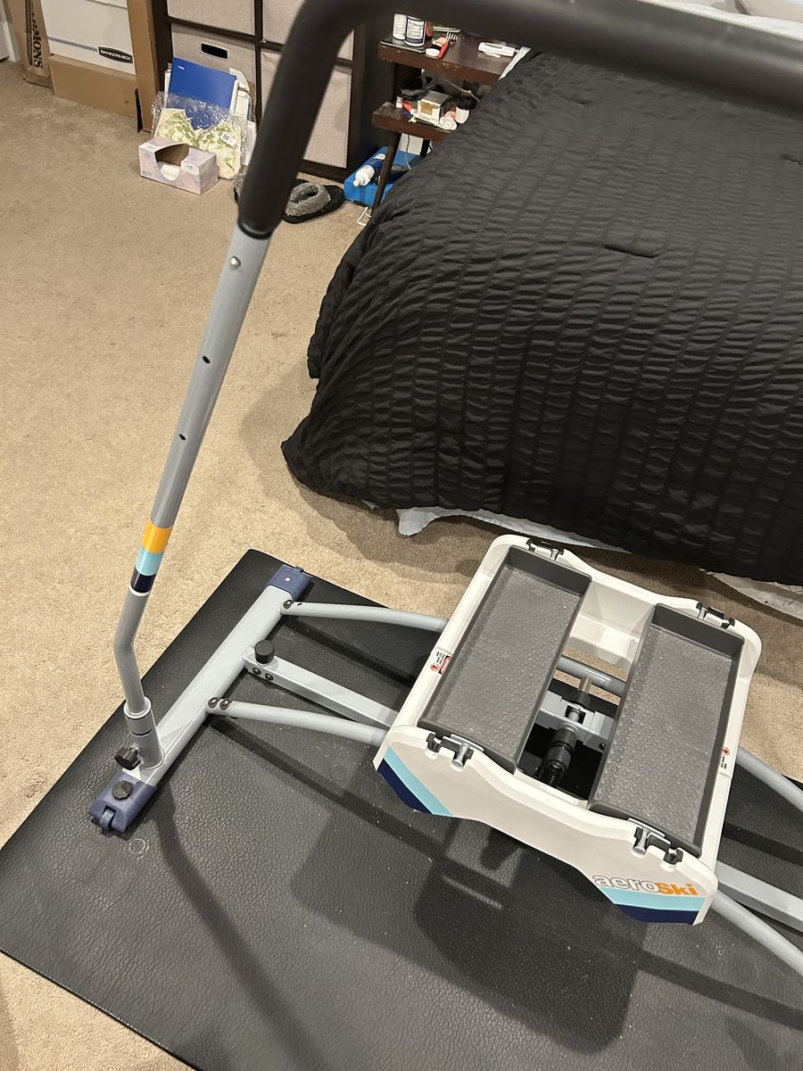 Aeroski exercise machine