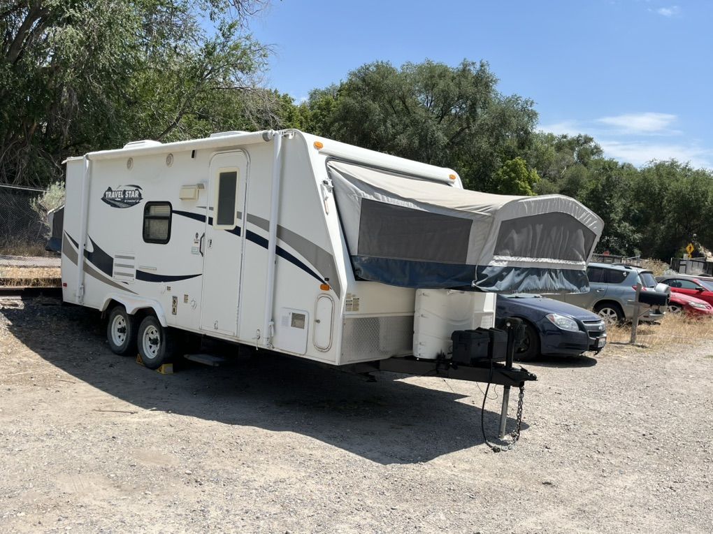 Selling A 2010 Hybrid Sleeps Up To 8