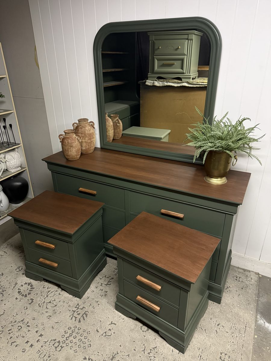 Dark green dresser set
