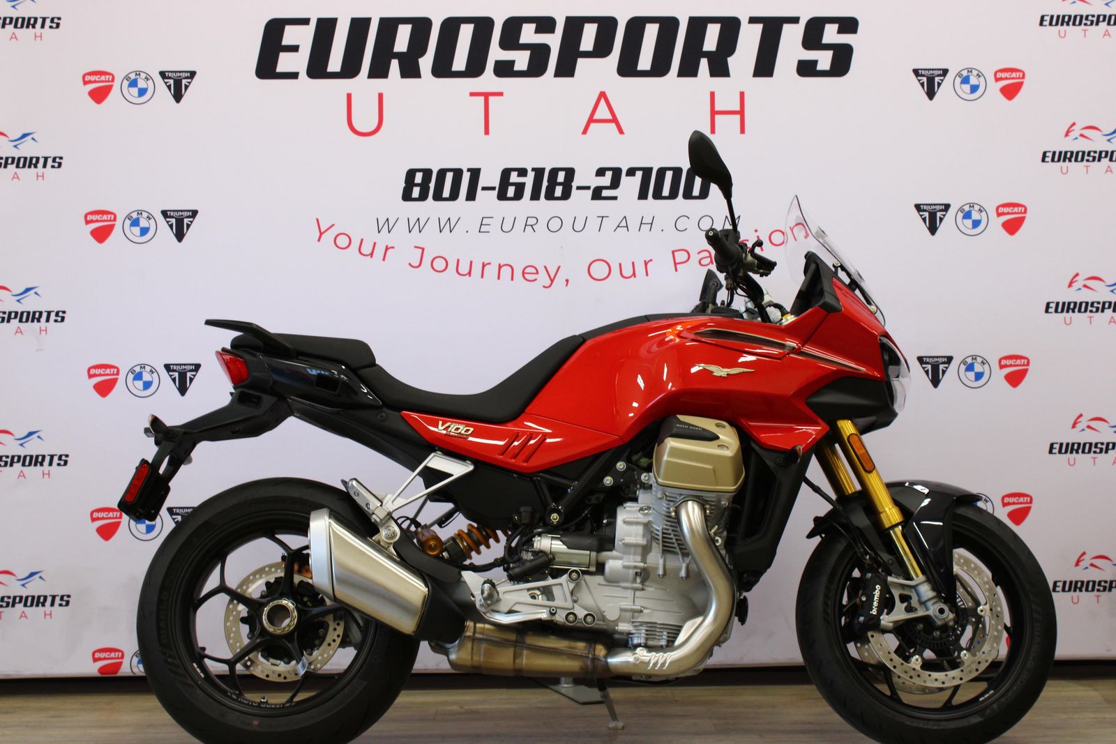 2025 Moto Guzzi V100 Mandello Wind Tunnel