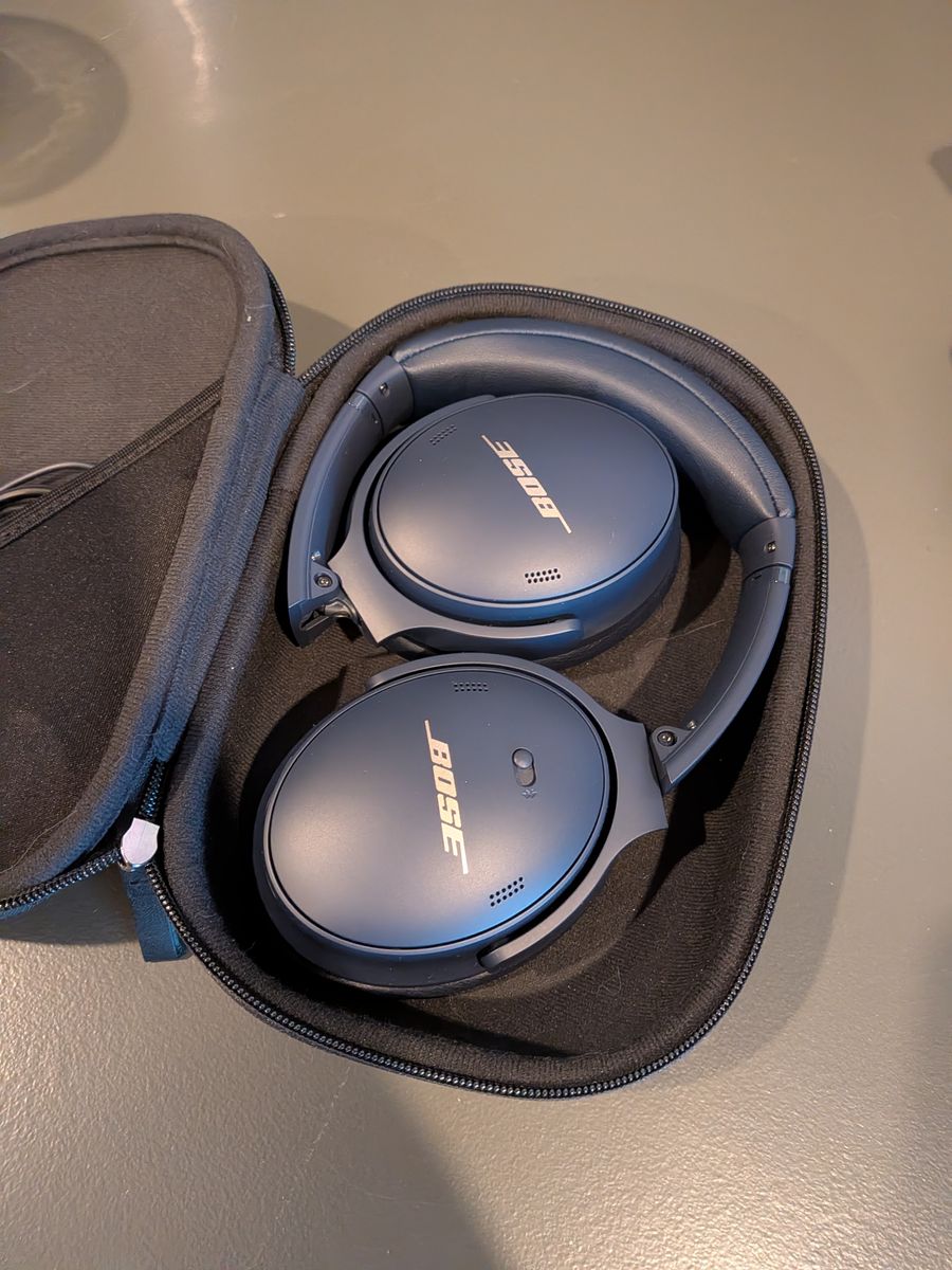 Bose QuietComfort 45 - Midnight Blue Limited Edition - Never Used, With Case