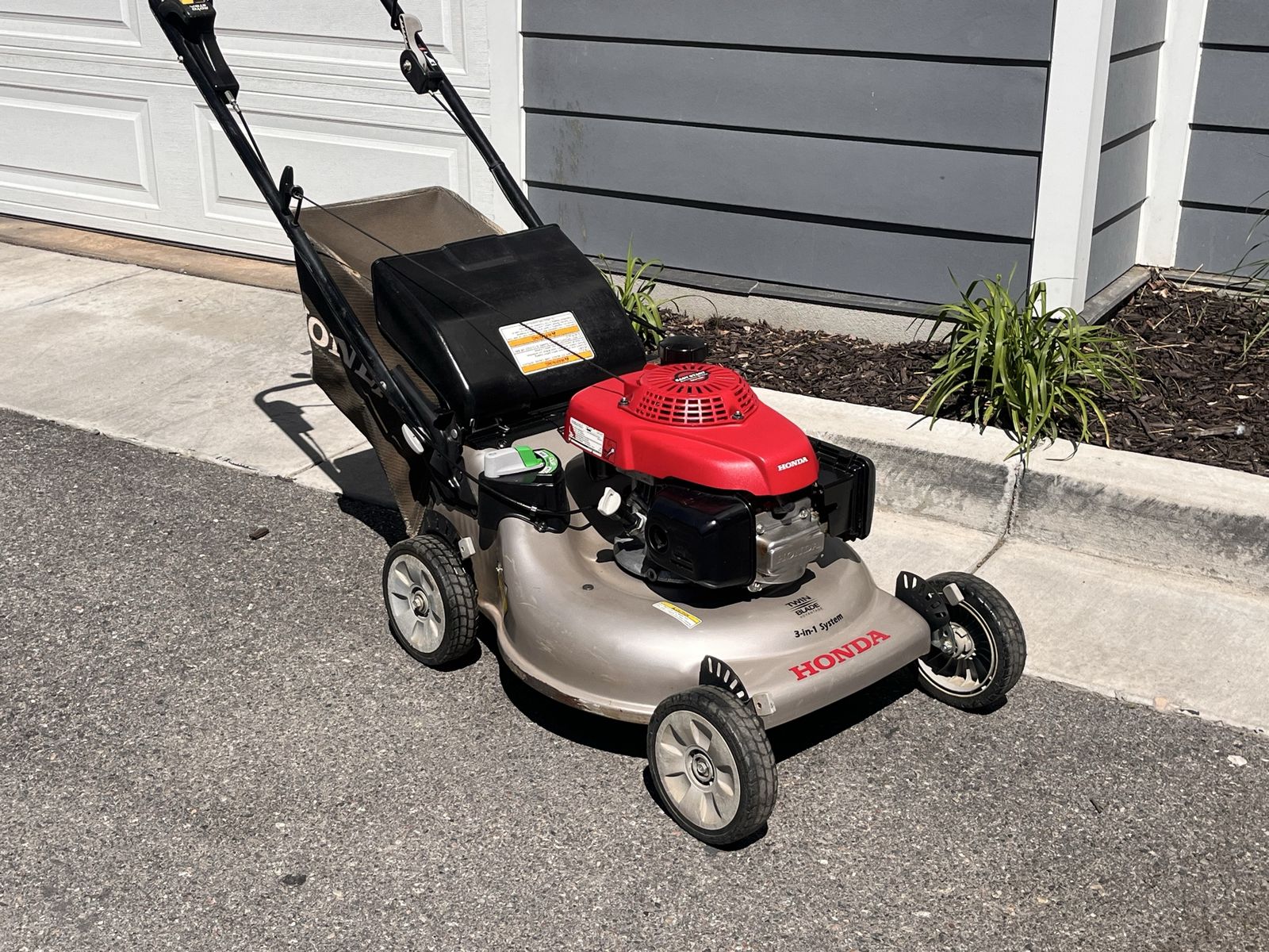 Honda 3-1 System Twin Blade Self-Propelled Lawn Mo