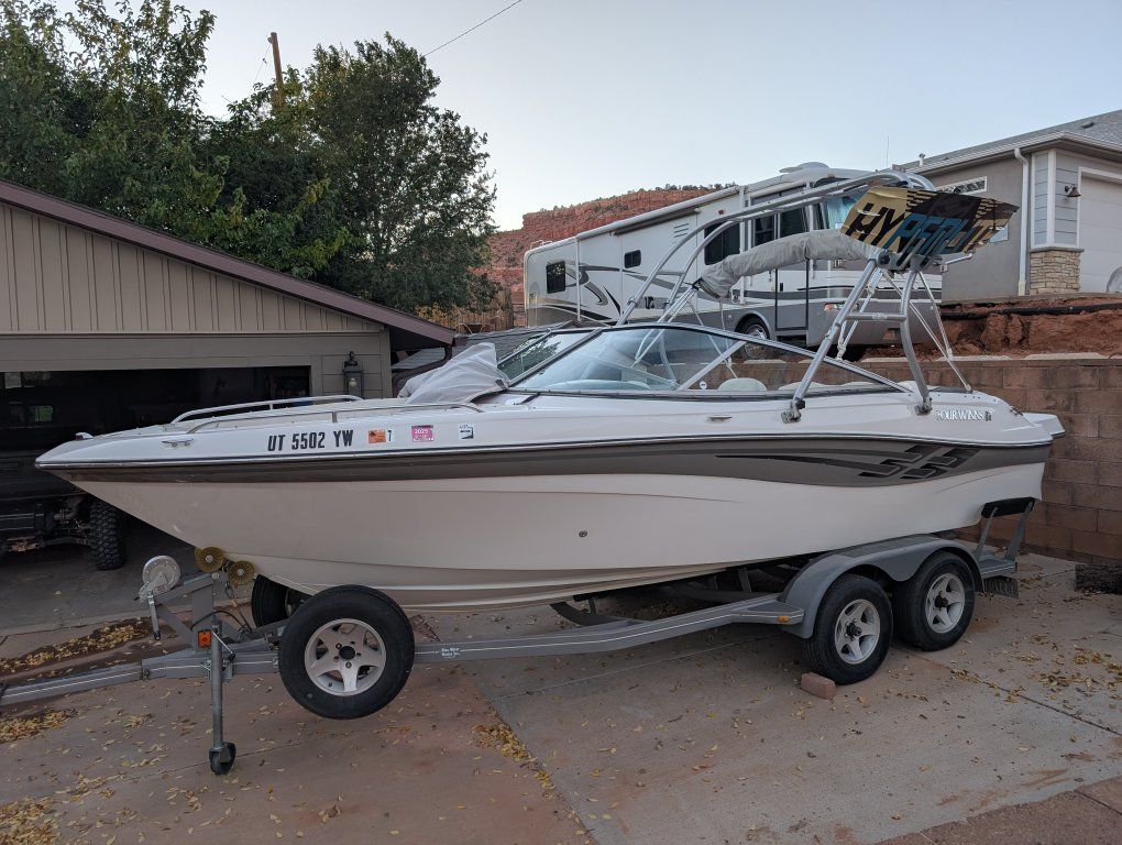 2001 Four Winns Horizon 210