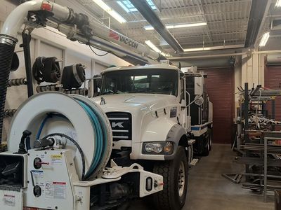 Vac-Con Combo jet truck