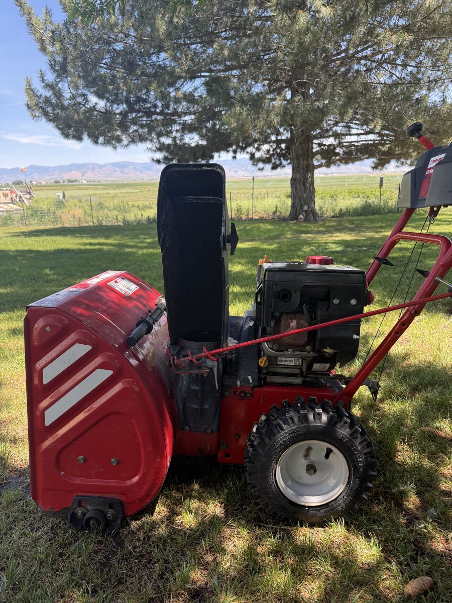 Troy Bilt gas snow blower