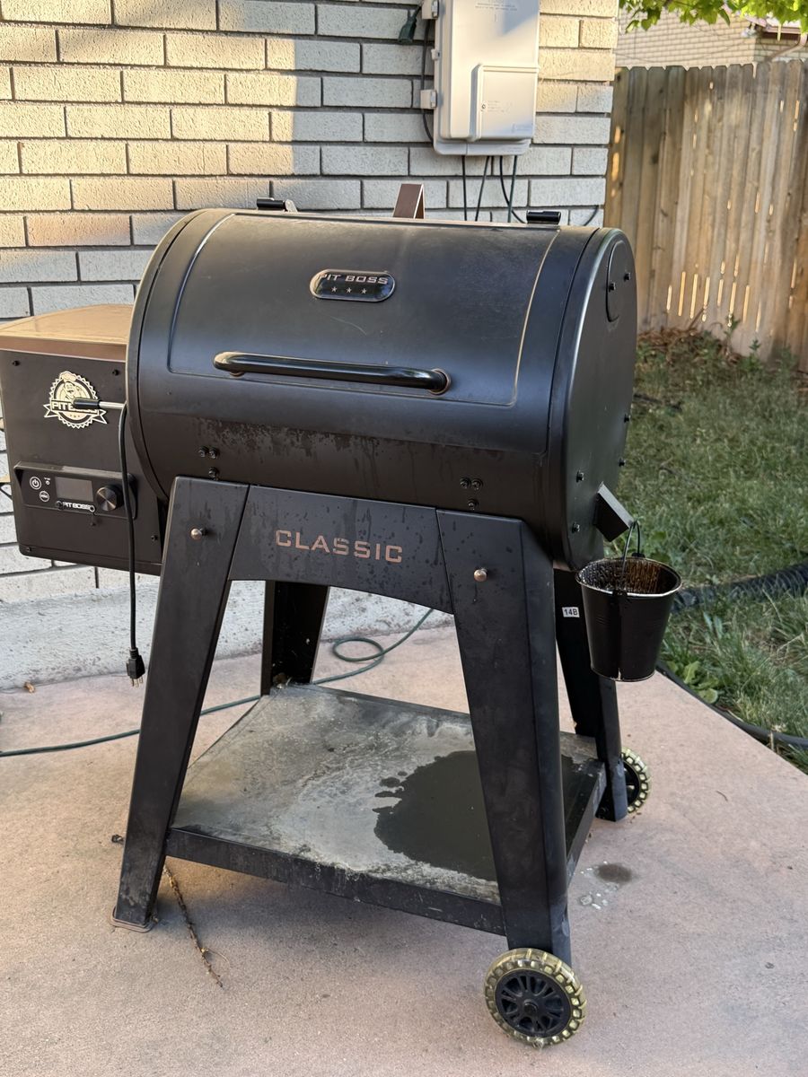 Pit Boss Classic Pellet Grill Smoker - Used Condition, Black Finish