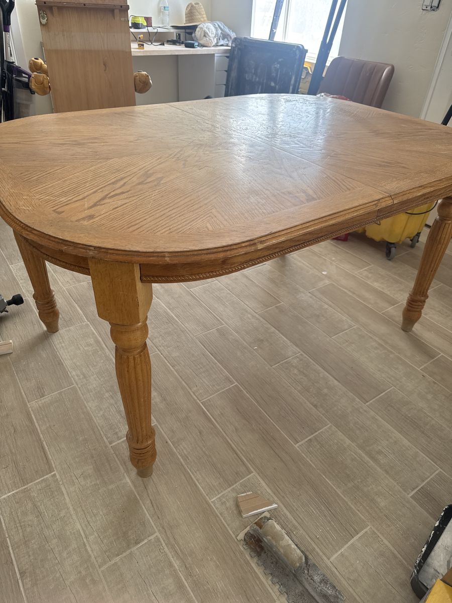 Oak Dining Table with Decorative Inlay & Turned Legs - Extendable