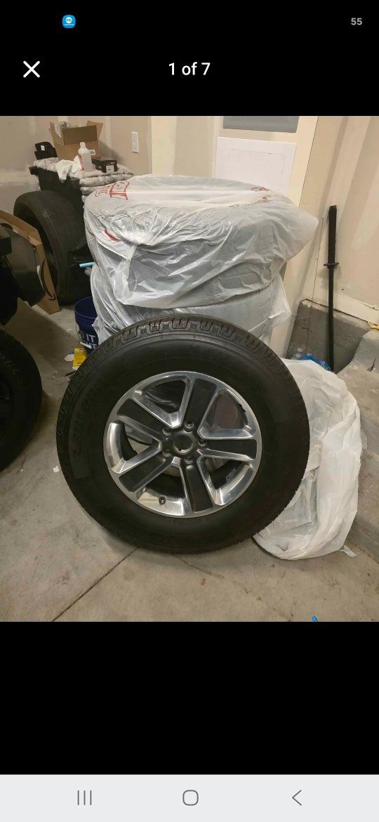 OEM Laufenn 255/70R18 wheels and tires