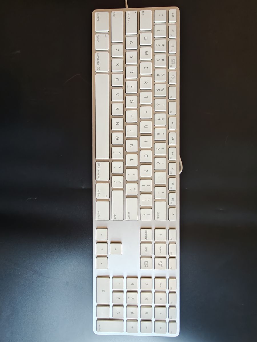 Apple Wired Aluminum Keyboard with Numeric Keypad (A1243) - Flawless