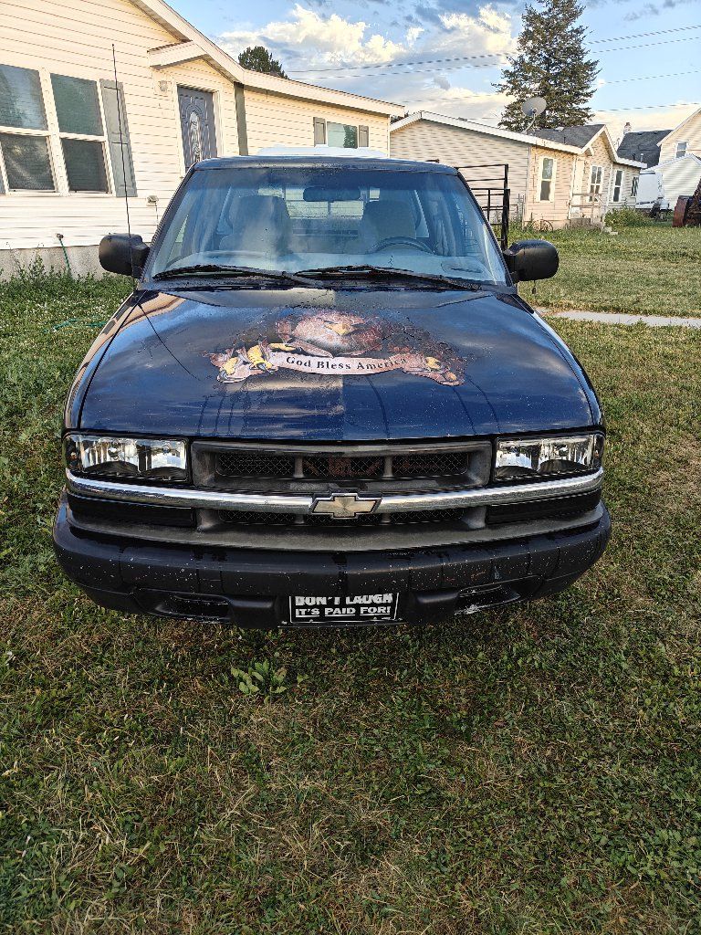 2002 CHEVROLET S10 Base