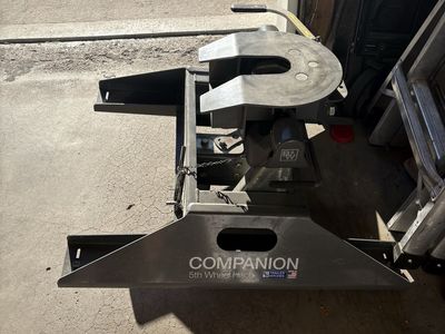 B&W Companion OEM 5th Wheel Hitch for RV Towing, Excellent Condition