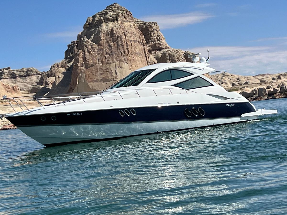 2009 52' Cruisers Yachts 520 Sport Coupe