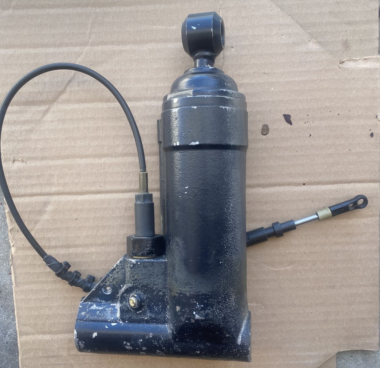 Used Tilt Assist Unit with Cable – Johnson/Evinrude Outboards up to 50 HP