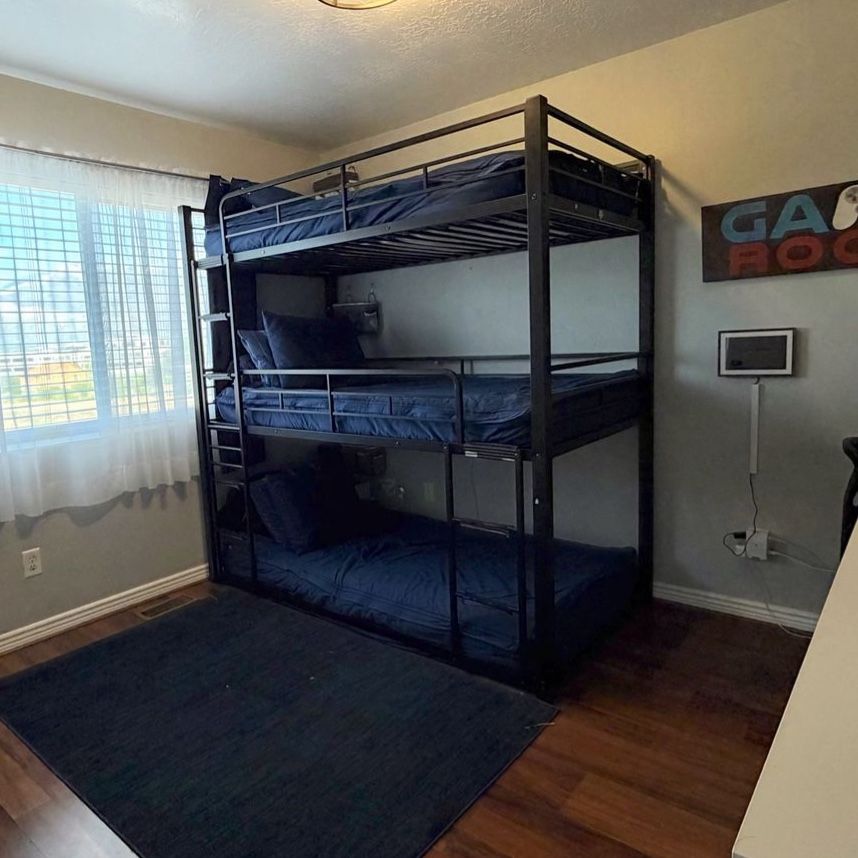 Heavy Duty Metal Triple Bunk bed
