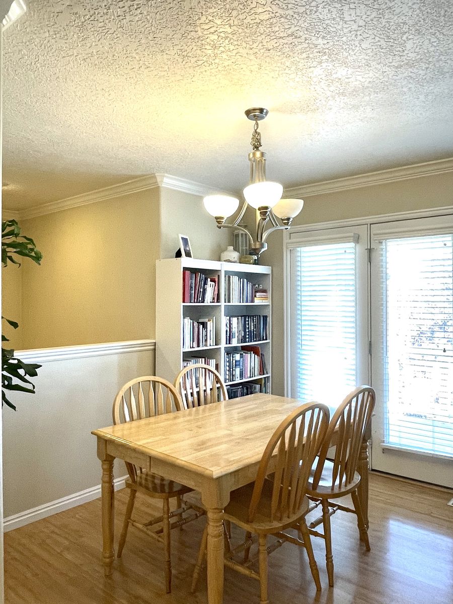 Kitchen Table and 4 Chairs