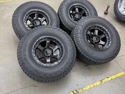 17x9 fuel “kickers”/ 285/75/17 falken tires 6x5.5
