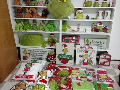 Dr. Seuss How The Grinch Stole Christmas Decor & Plush Collection Lot