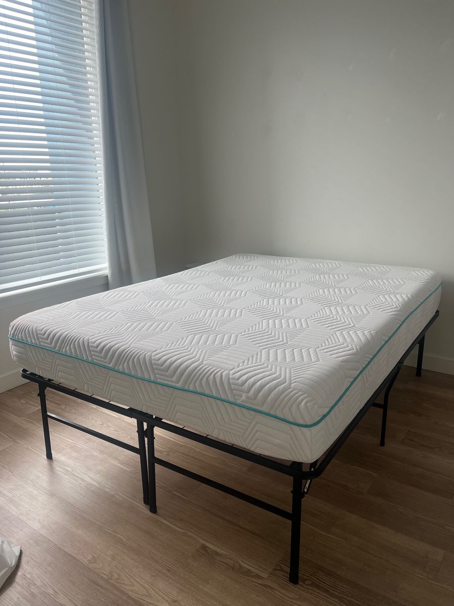 MLILY- Essential Plus 10" Memory Foam Mattress + Bed Frame *Like new*