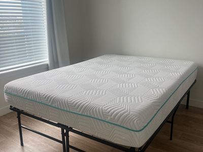 MLILY- Essential Plus 10" Memory Foam Mattress + Bed Frame *Like new*