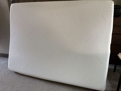 Tempur-Pedic Cloud Supreme Queen Mattress (with free TEMPUR-Flat 2" Support Foundation)