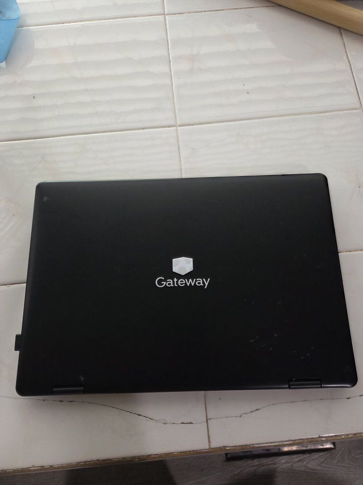 touchscreen gateway computer/laptop
