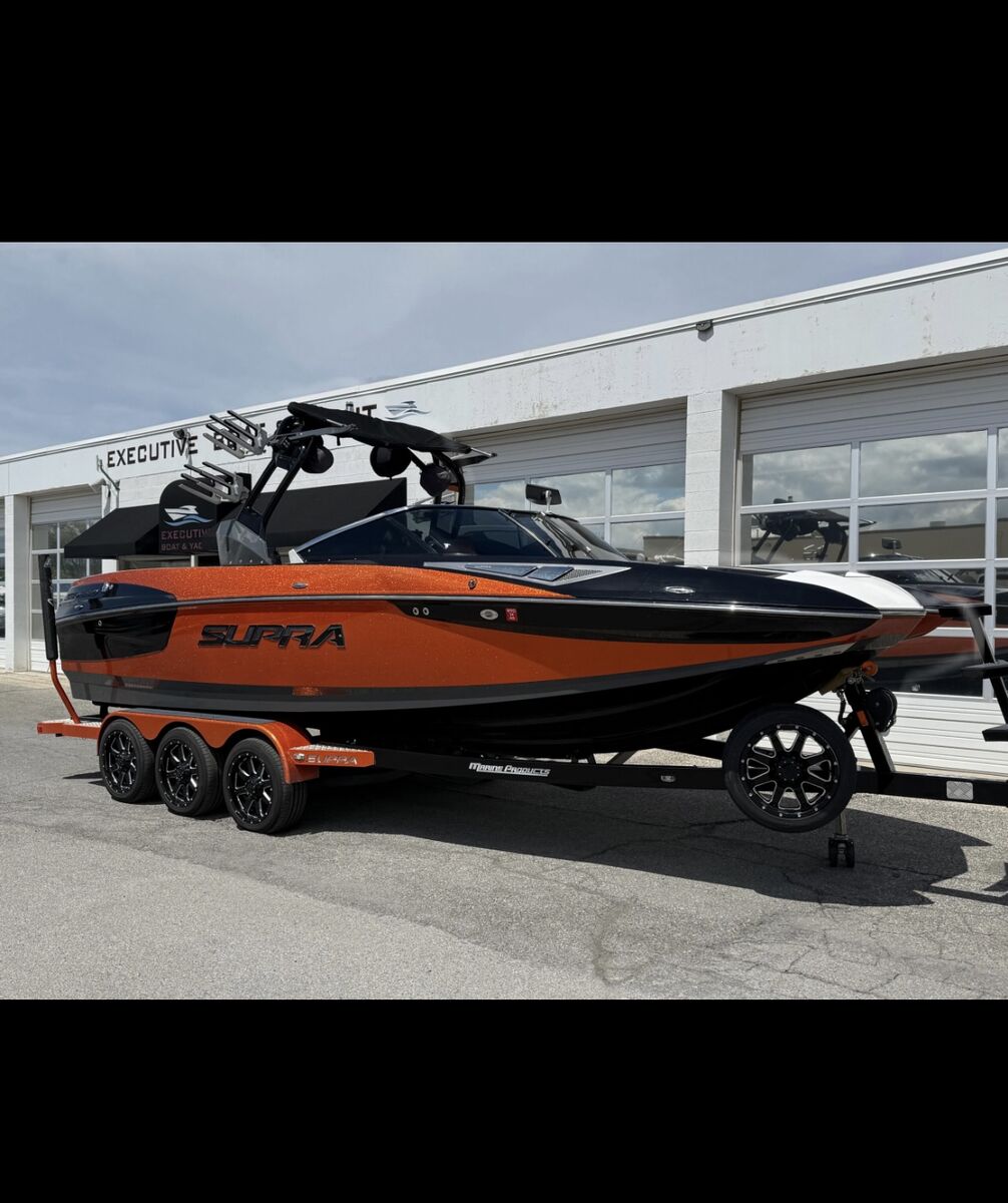 2015 SUPRA SURF BOAT