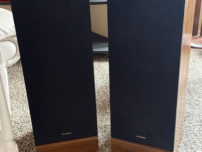 Fisher STV-750 Two-Way Speaker System - 50W, 8 Ohm, 10" Woofer