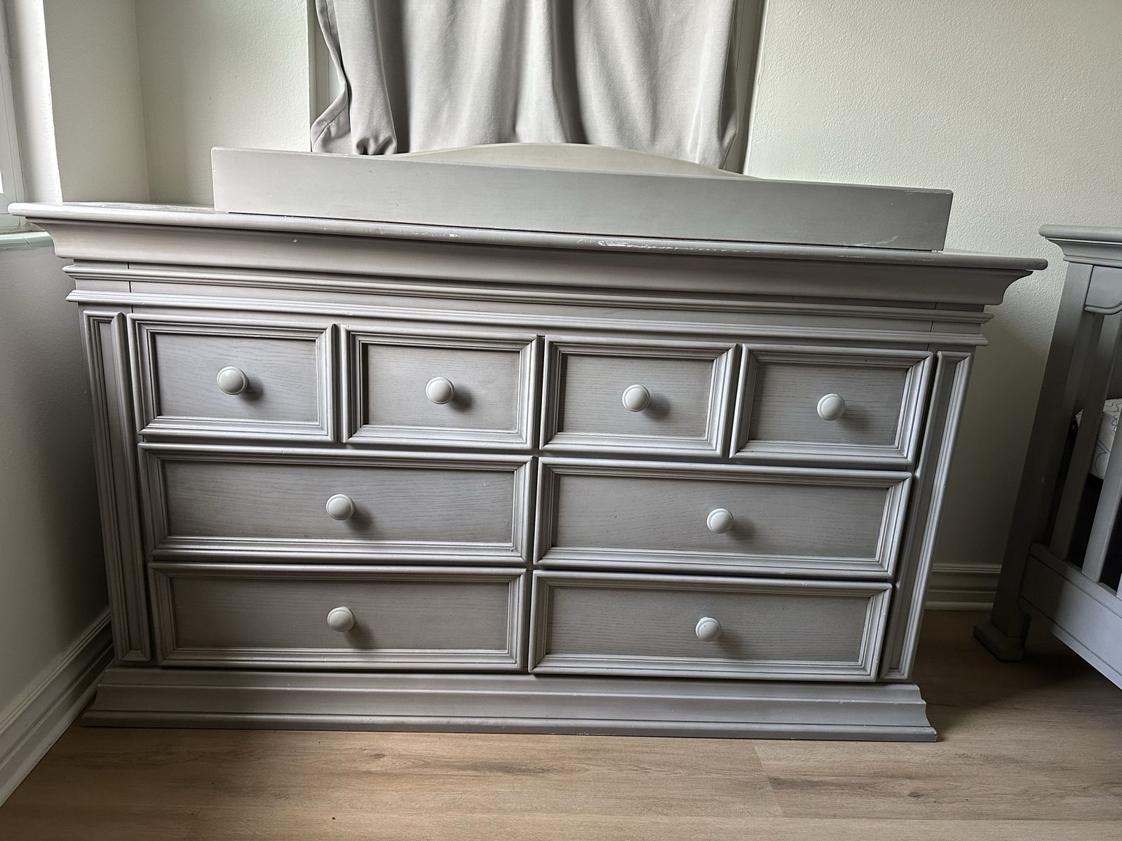 CRIB /DRESSER / CHANGING TABLE 