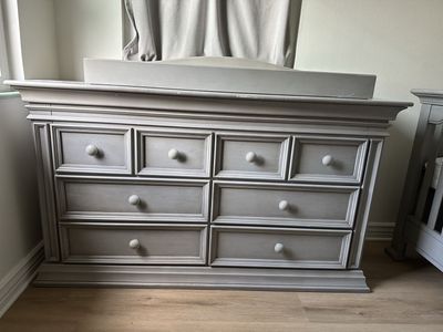 CRIB /DRESSER / CHANGING TABLE