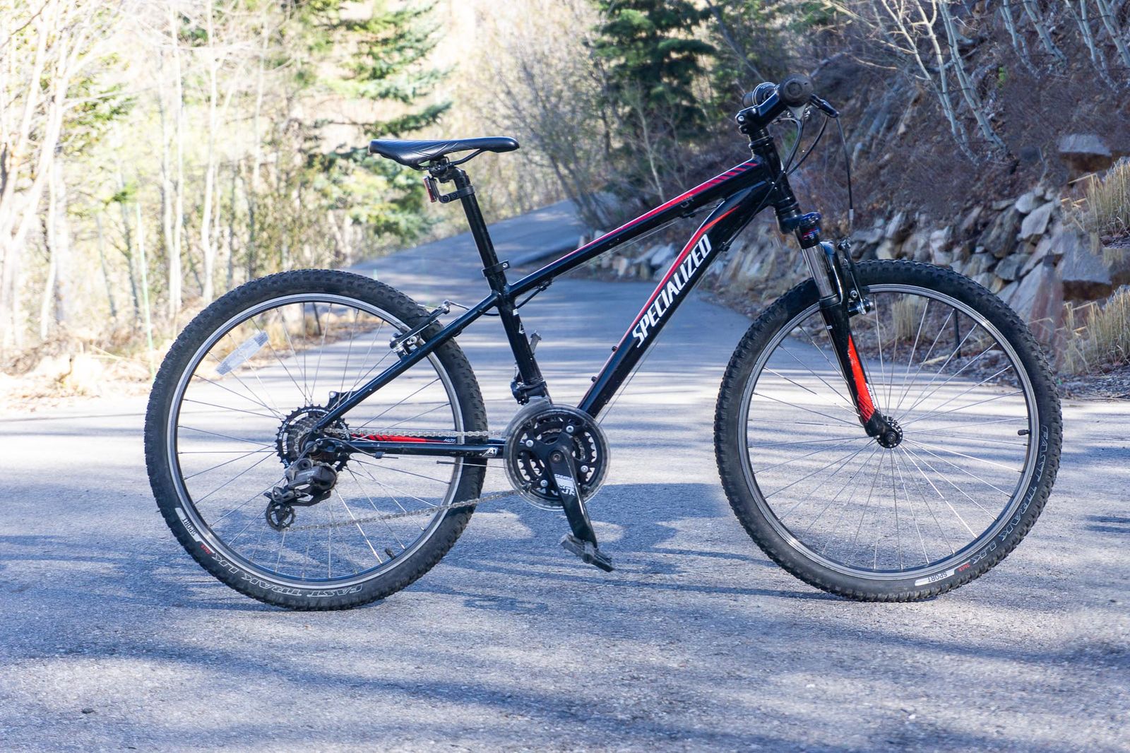 Specialized Hotrock 24" Kids' 21-Speed Bike in great condition, works and rides well.