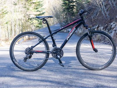 Specialized Hotrock 24" Kids' 21-Speed Bike in great condition, works and rides well.