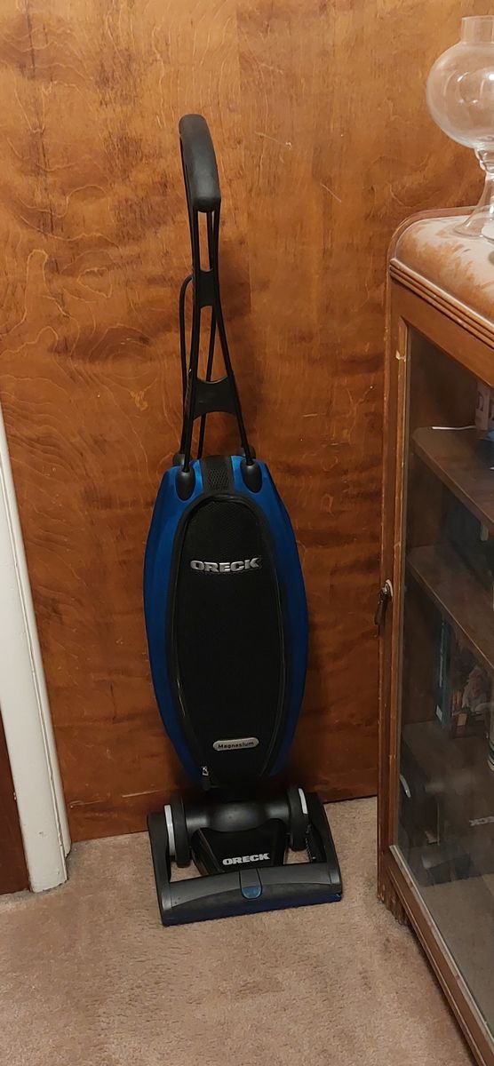 Oreck Magnesium Vacuum Model LW100