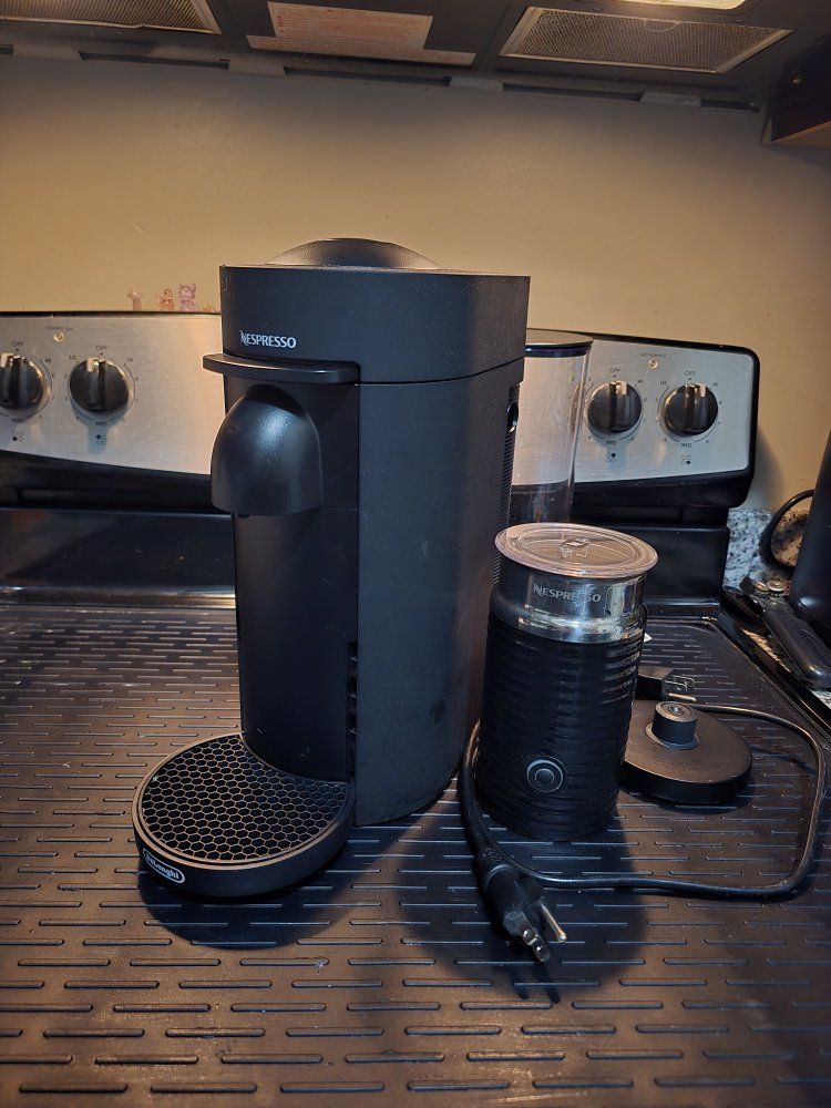 Nespresso VertuoPlus Coffee & Espresso Machine by De'Longhi with Aeroccino3 Frother, Black
