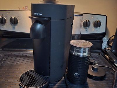Nespresso VertuoPlus Coffee & Espresso Machine by De'Longhi with Aeroccino3 Frother, Black