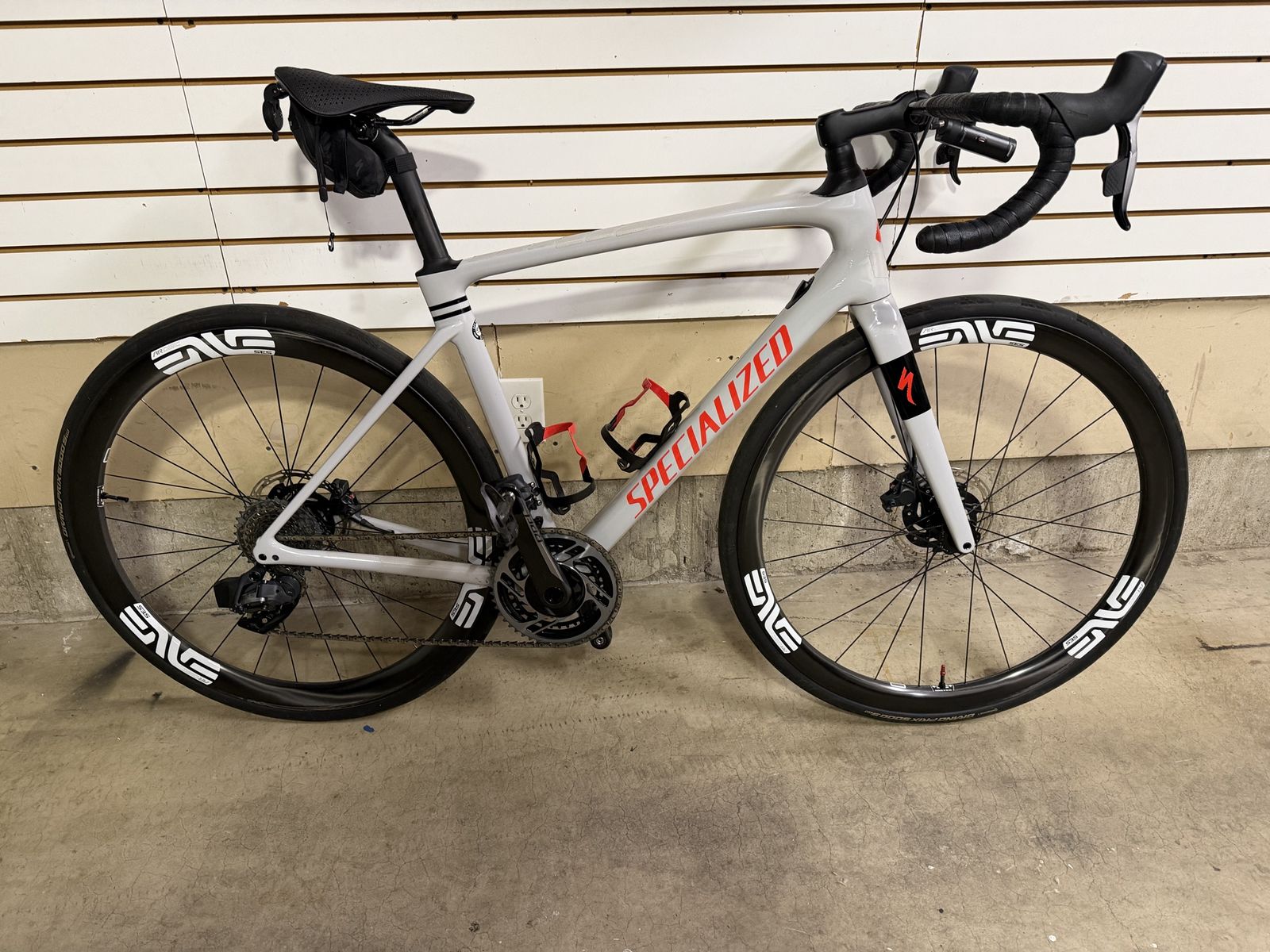 2021 Specialized Roubaix 56 cm (like new condition)