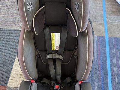 Graco Extend2Fit Convertible Car Seat - Brown/Black - 5-Point Harness, 10-Position Adjust Headrest