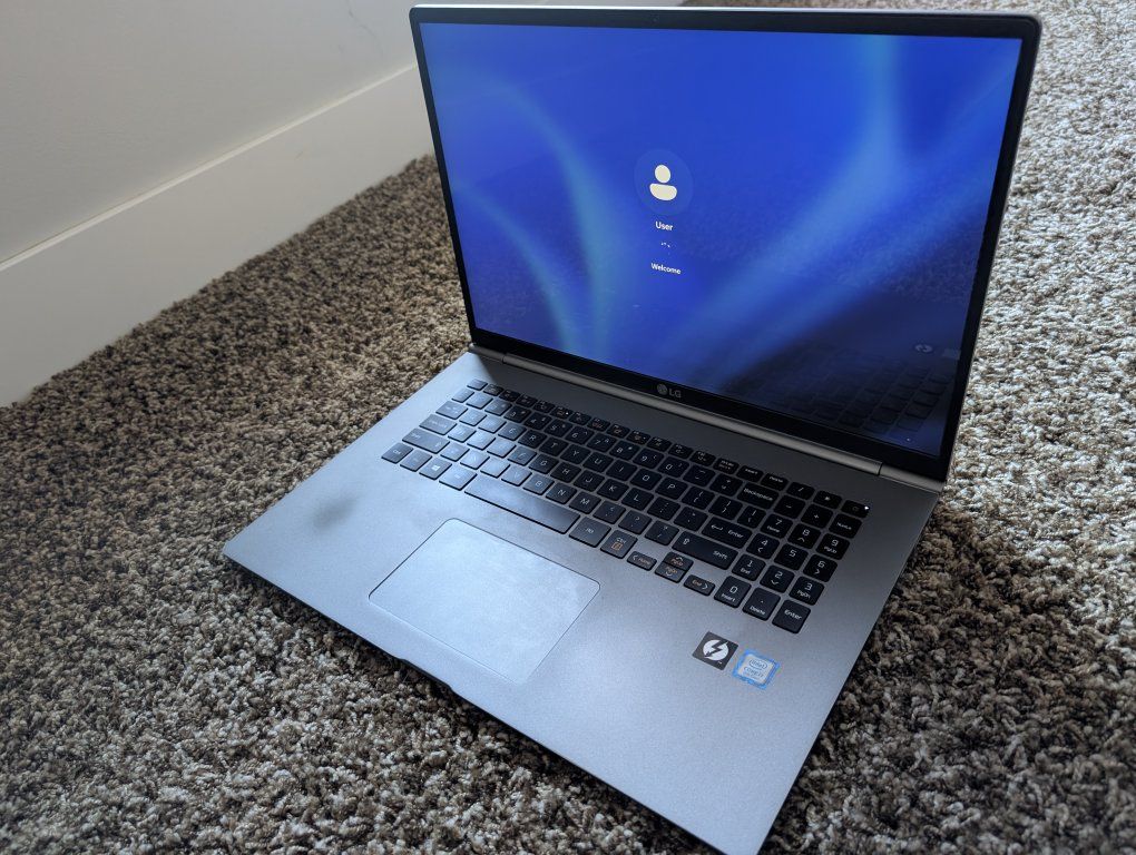 LG Gram 17" laptop i7 16GB RAM 512GB SSD lightweig