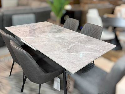 7-Piece Dining Set – Extendable Table + 6 Chairs