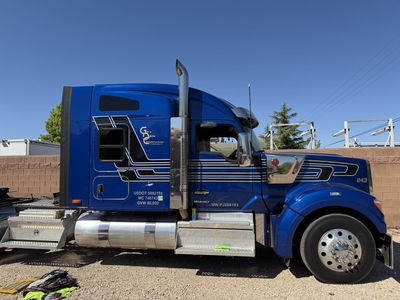 2023 Kenworth W990
