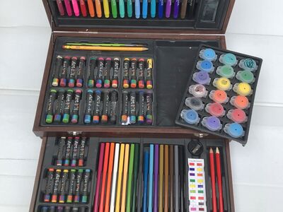 Art kit artist materials for painting and drawing