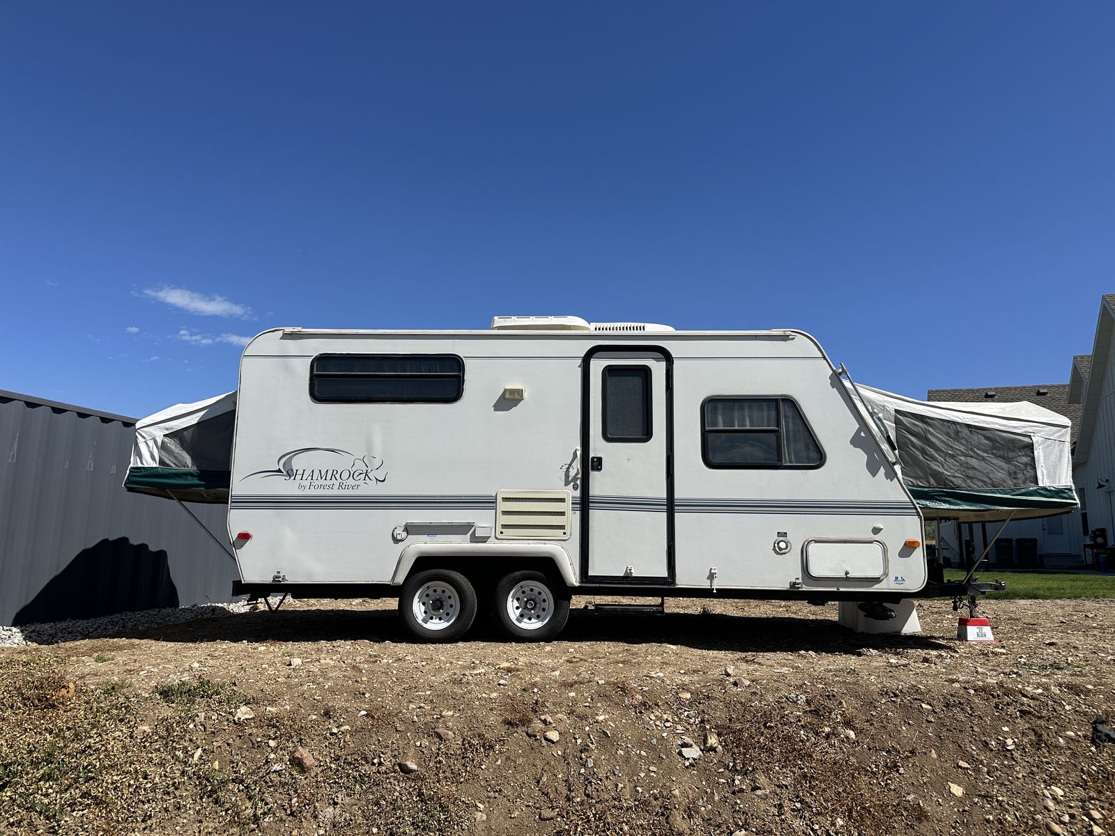 (Hybrid)  2000 Forest River Shamrock Hybrid Trailer with 2 Pop Outs